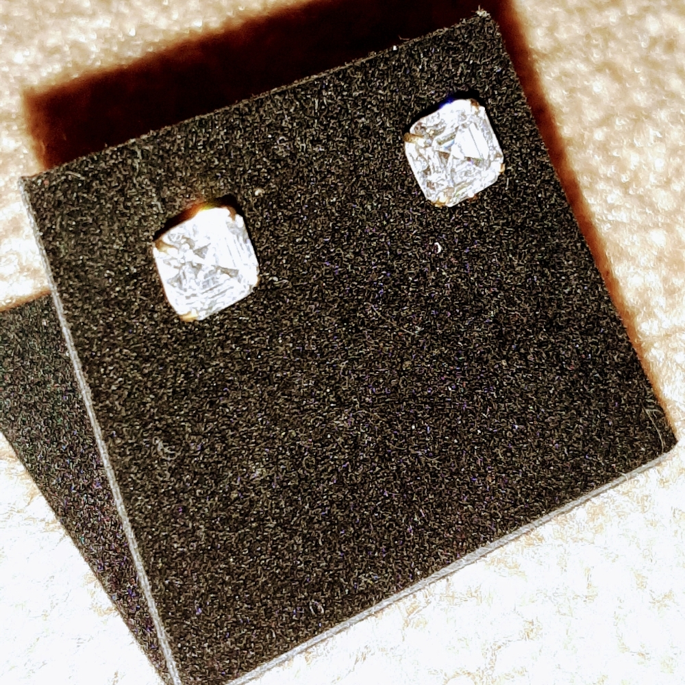 Cubic zirconia and gold earings
